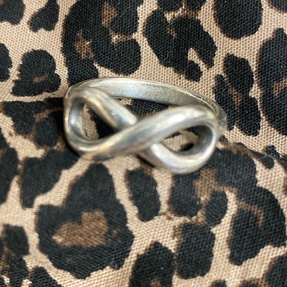 Infinity ring - Picture 2 of 3